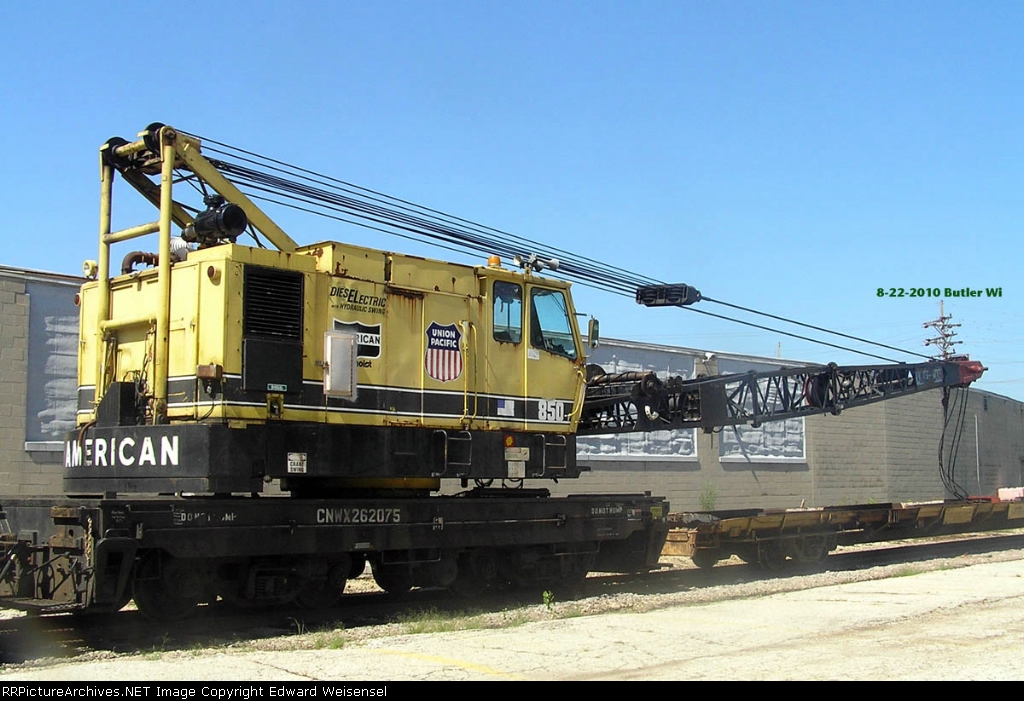 CNW x262075 American 850 locomotive crane